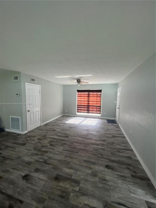 1011 NE Bianca, Palm Bay, 佛罗里达州 32905, 美国