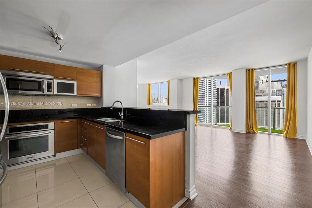253 NE 2nd St 3309 + DEN, Miami, Flórida 33132, Estados Unidos