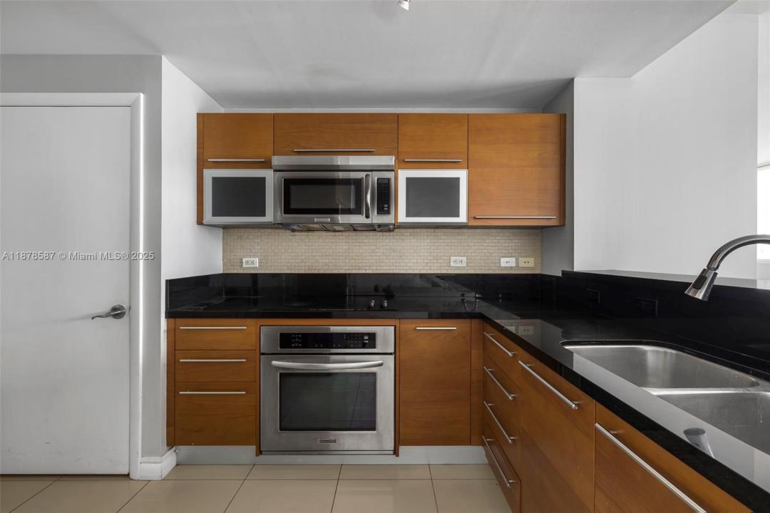 253 NE 2nd St 3309 + DEN, Miami, Flórida 33132, Estados Unidos
