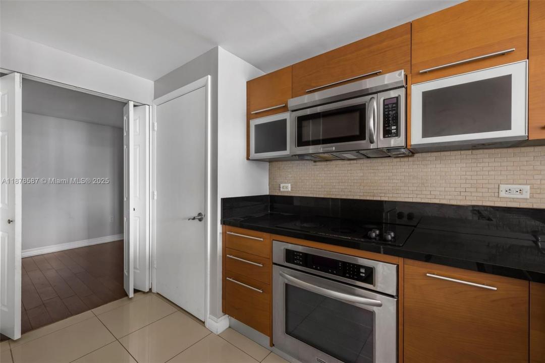 253 NE 2nd St 3309 + DEN, Miami, Flórida 33132, Estados Unidos