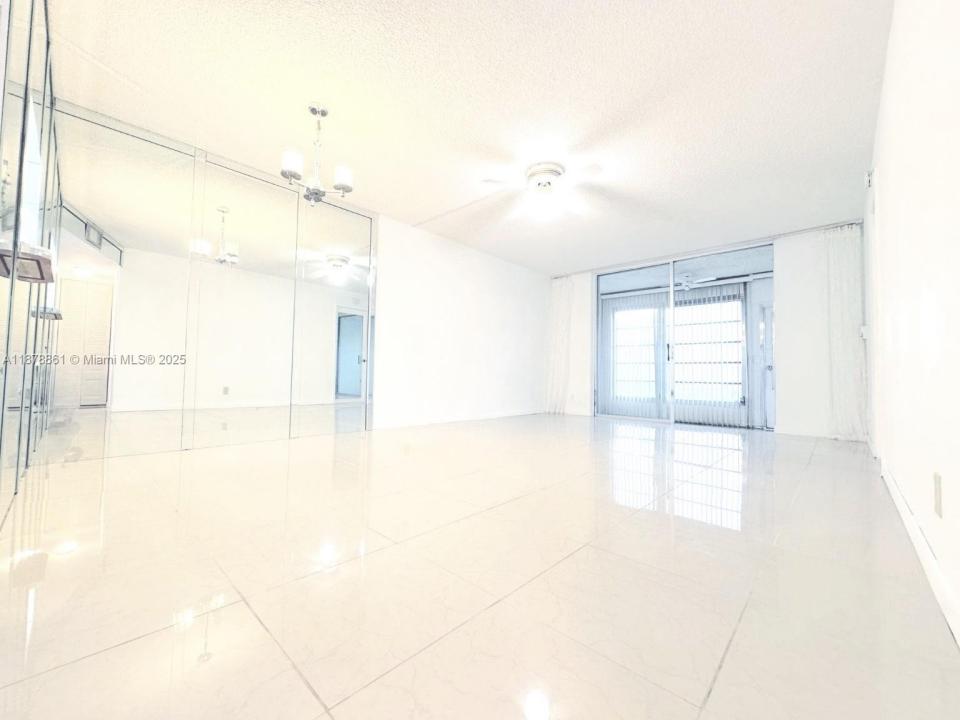 9900 Sunrise Lakes Blvd 102, Sunrise, 佛罗里达州 33322, 美国