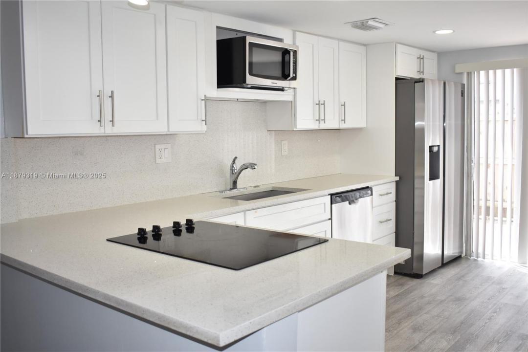 312 SW 1st St E-4, Pompano Beach, Floryda 33060, USA