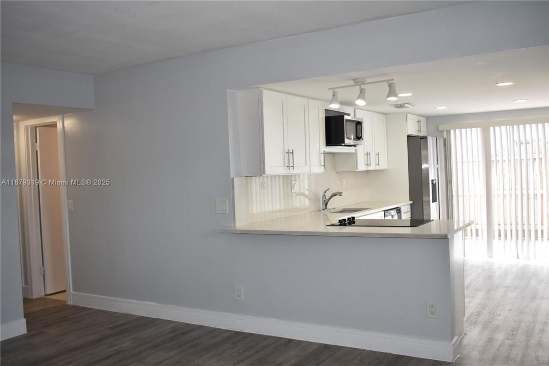 312 SW 1st St E-4, Pompano Beach, Floryda 33060, USA