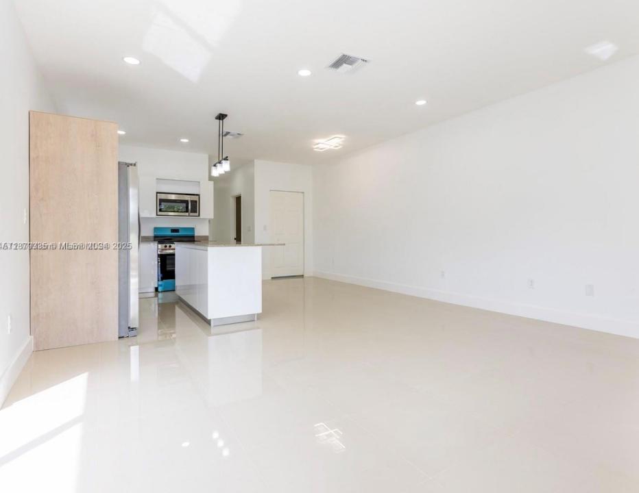817 NW 7th Ave 1, Hallandale Beach, Florida 33009