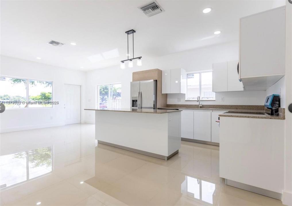 817 NW 7th Ave 1, Hallandale Beach, Florida 33009
