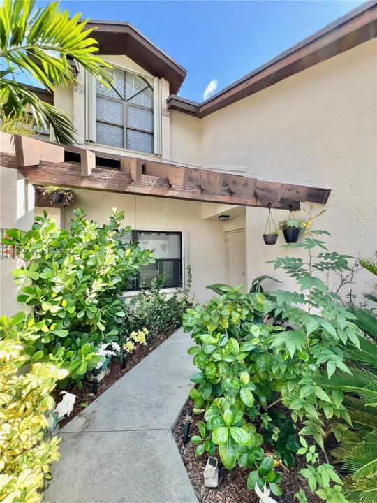 13725 SW 100th Ter, Miami, Florida 33186