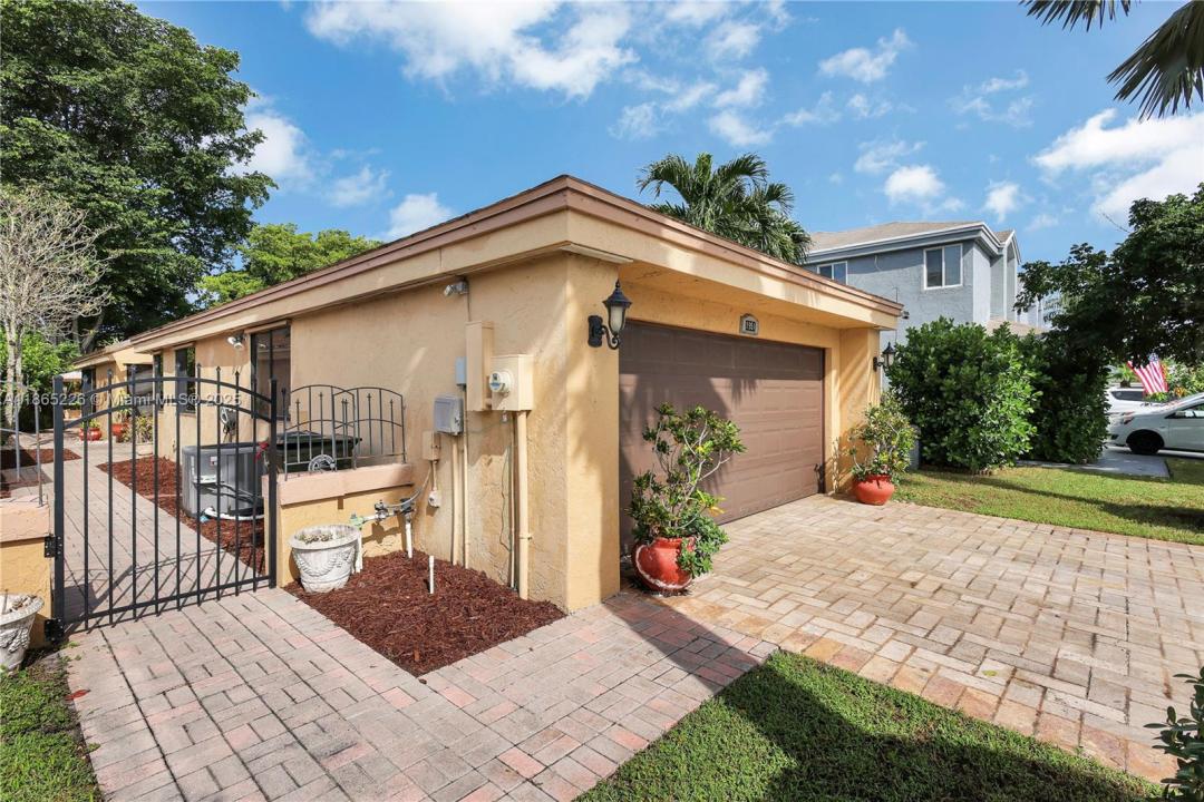 1951 NW 35th Ter, Coconut Creek, Florida 33066, USA