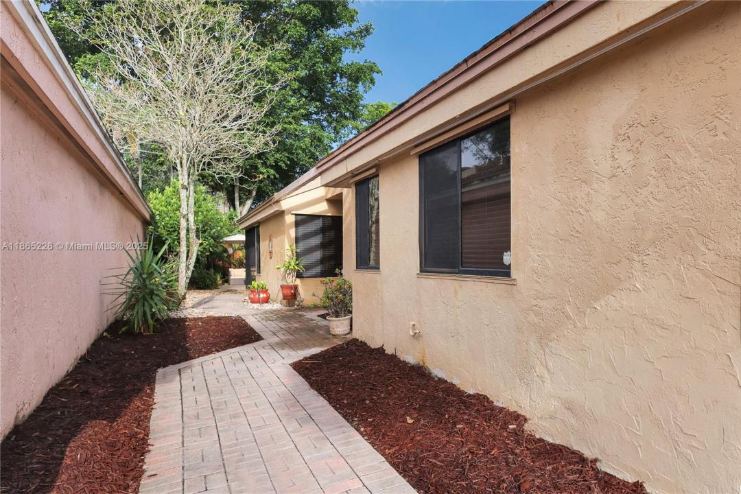 1951 NW 35th Ter, Coconut Creek, Florida 33066, USA