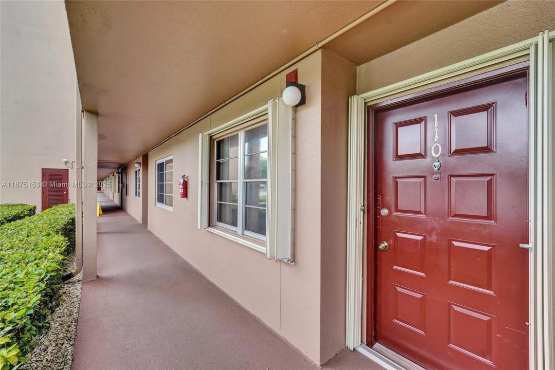 300 SW 130th Ter 110B, Pembroke Pines, פלורידה 33027, ארצות הברית של אמריקה 