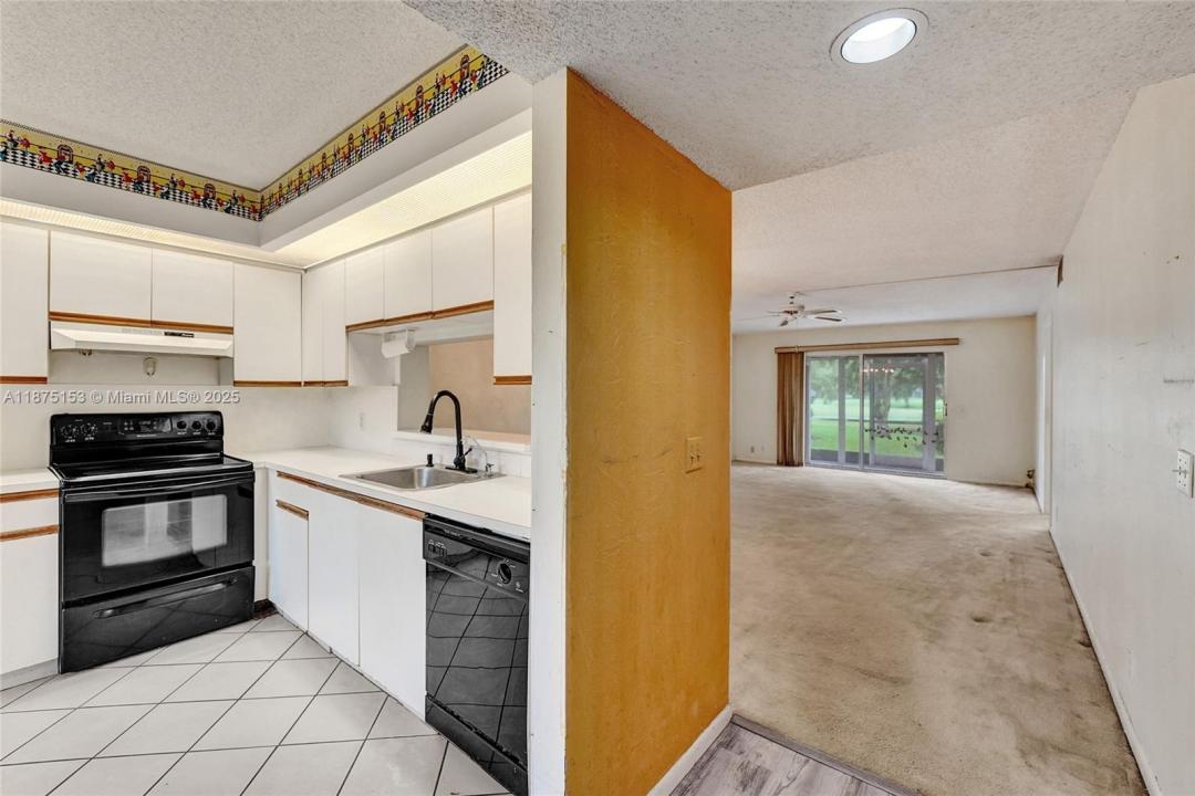 300 SW 130th Ter 110B, Pembroke Pines, פלורידה 33027, ארצות הברית של אמריקה 