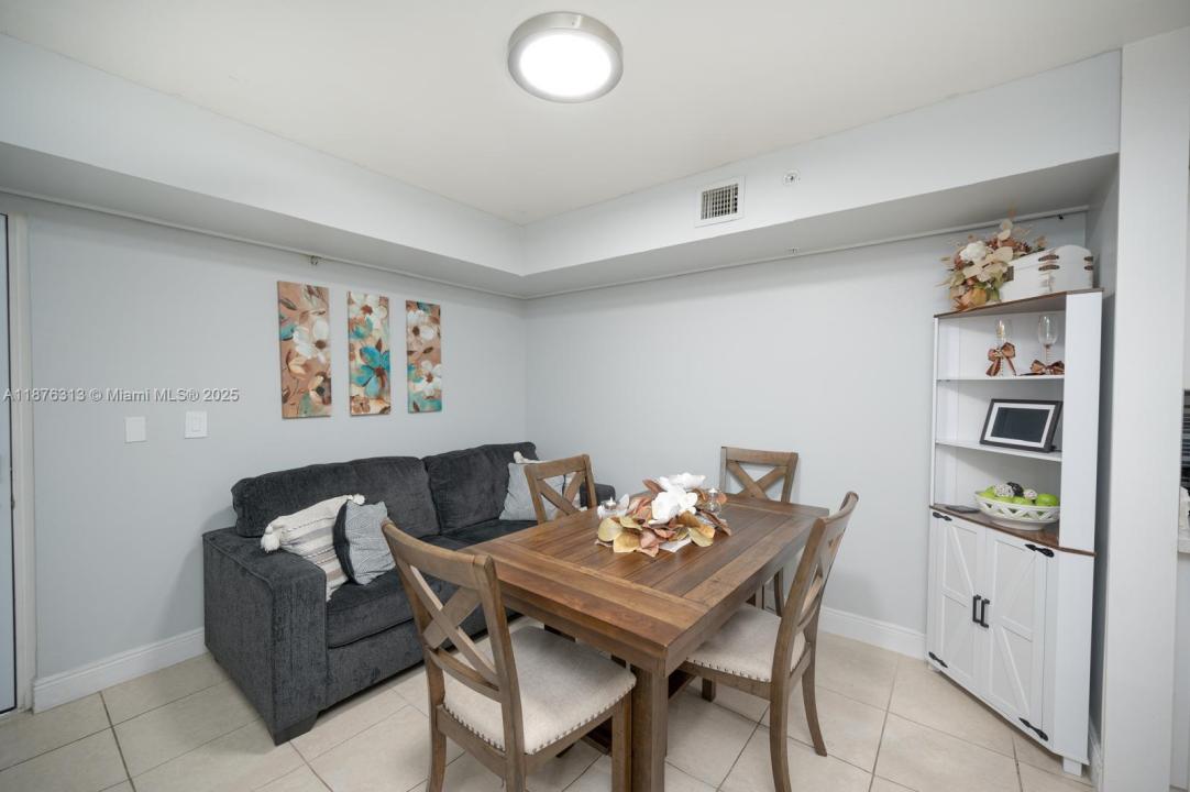 11133 SW 8th St 202, Pembroke Pines, Flórida 33025, Estados Unidos