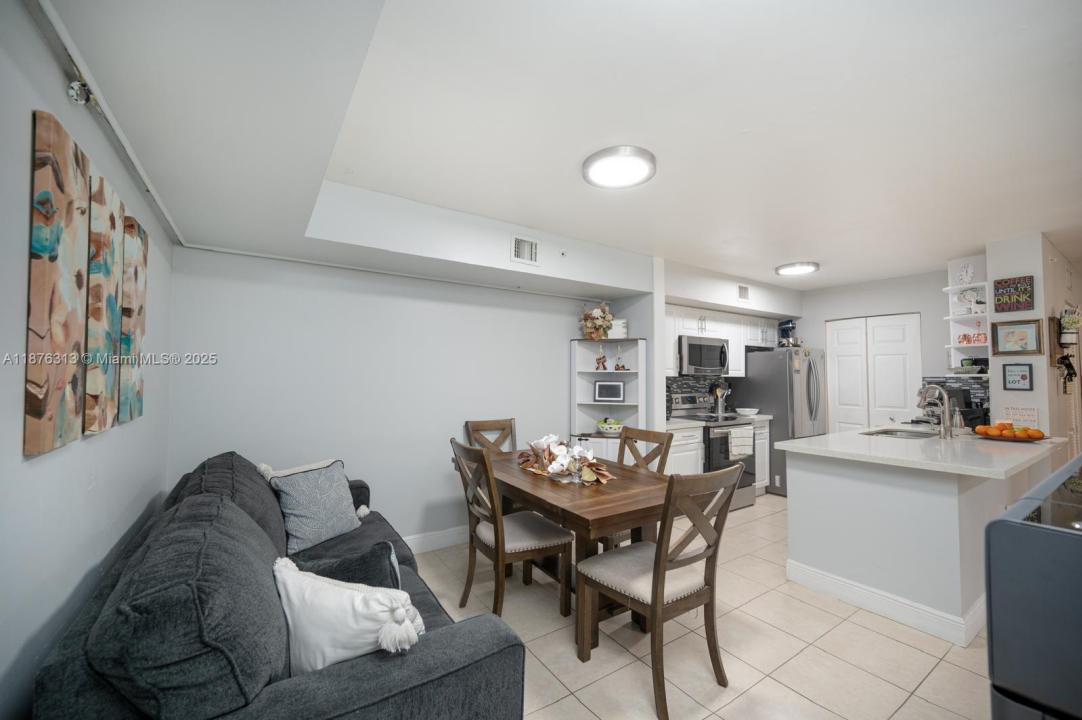 11133 SW 8th St 202, Pembroke Pines, Flórida 33025, Estados Unidos