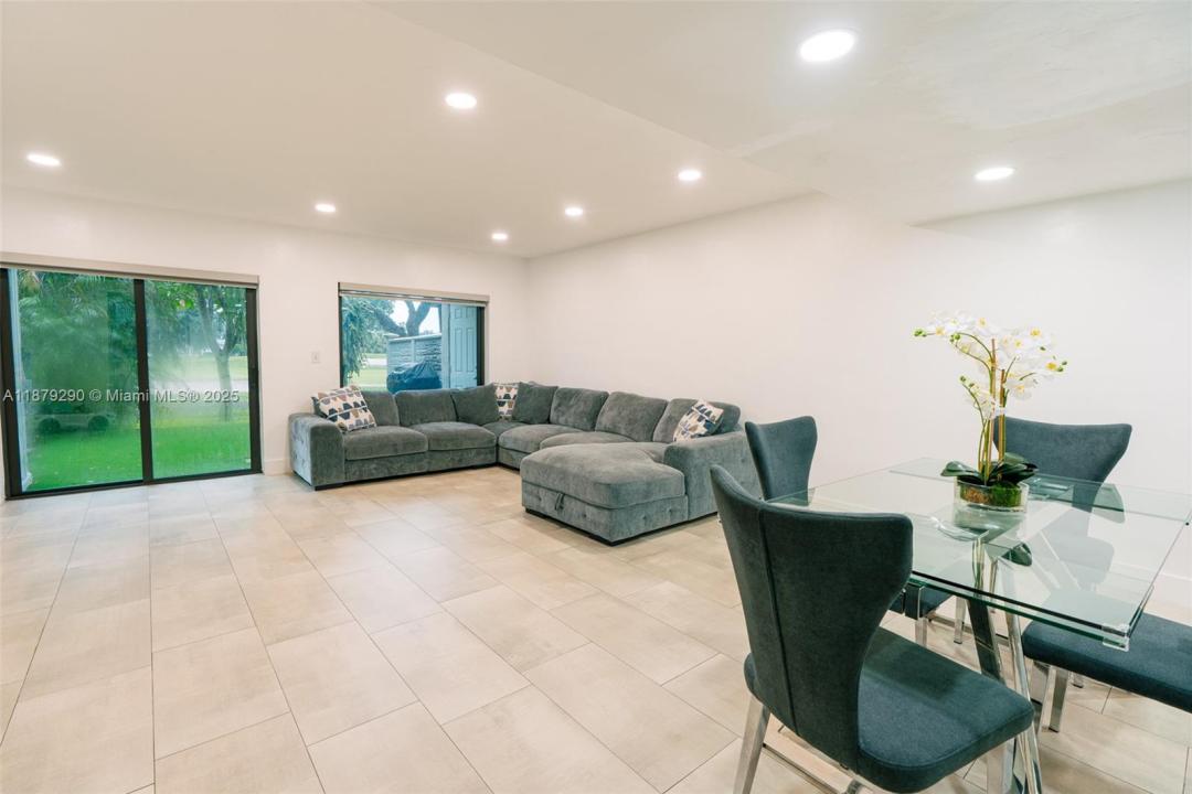 19230 Bobolink Dr, Hialeah, Florida 33015, Estados Unidos