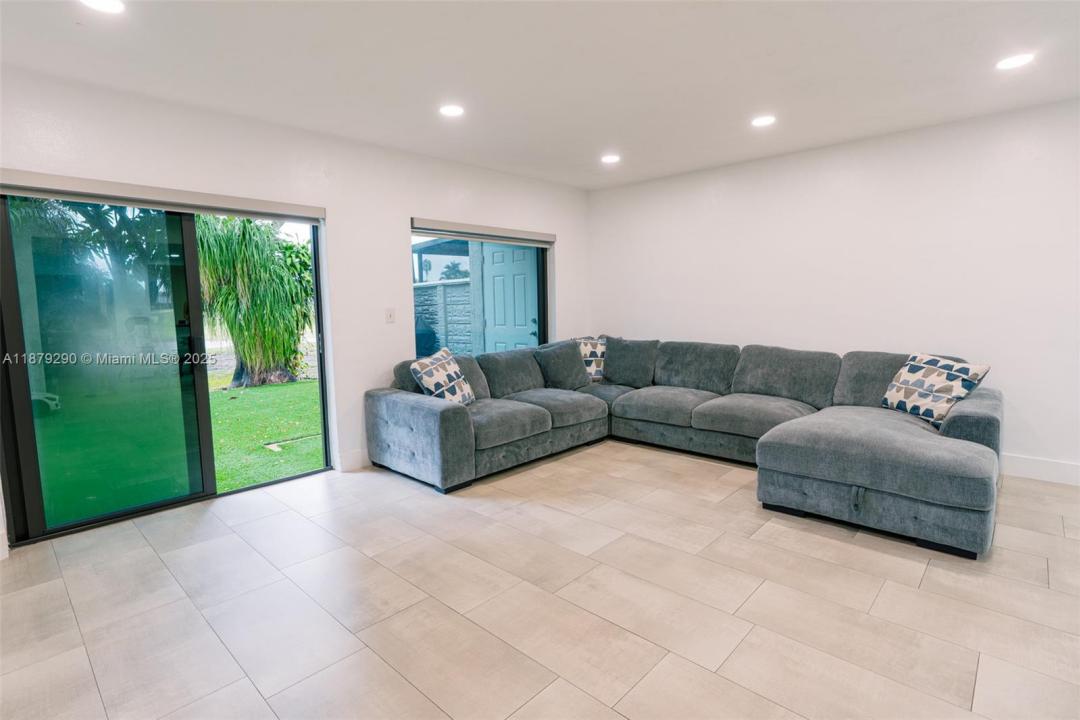 19230 Bobolink Dr, Hialeah, Florida 33015, Estados Unidos