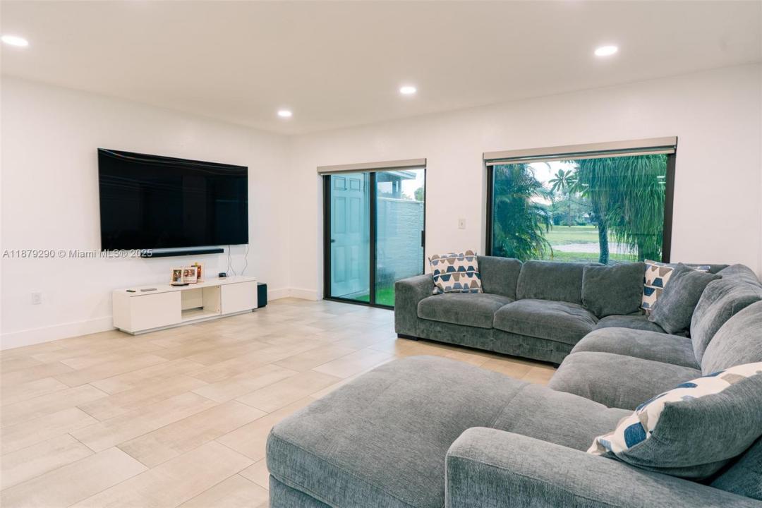 19230 Bobolink Dr, Hialeah, Florida 33015, Estados Unidos