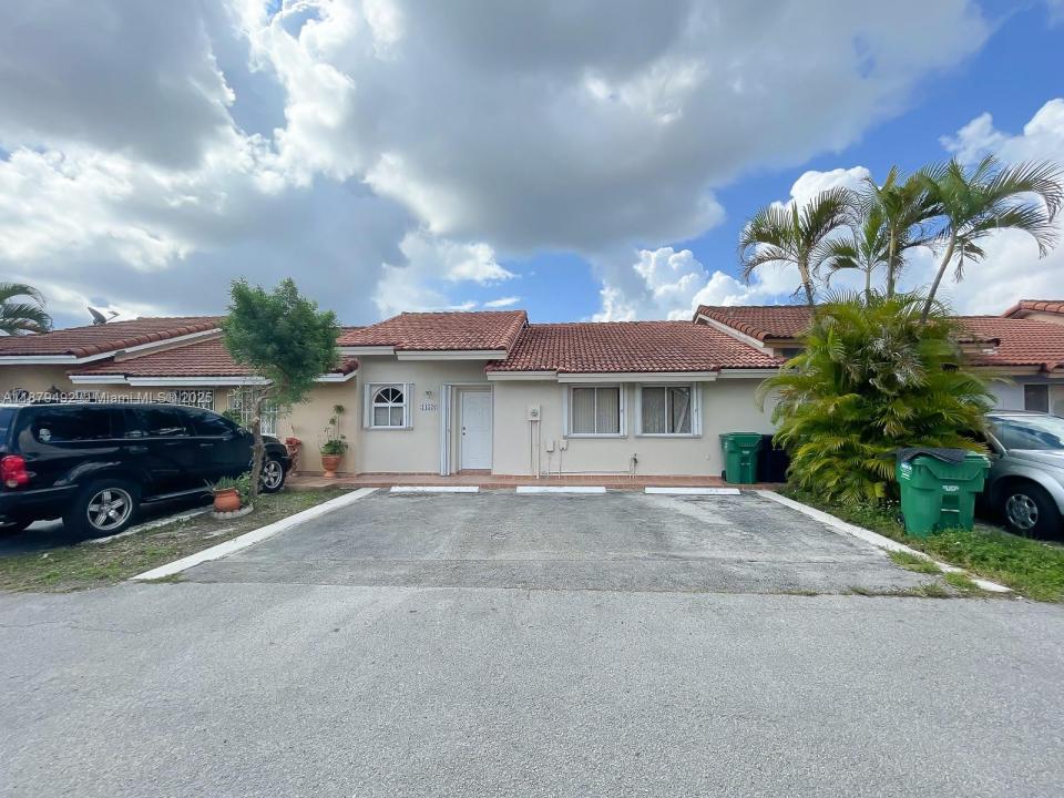 11526 NW 4th Ln 11526, Sweetwater, Floryda 33172, USA