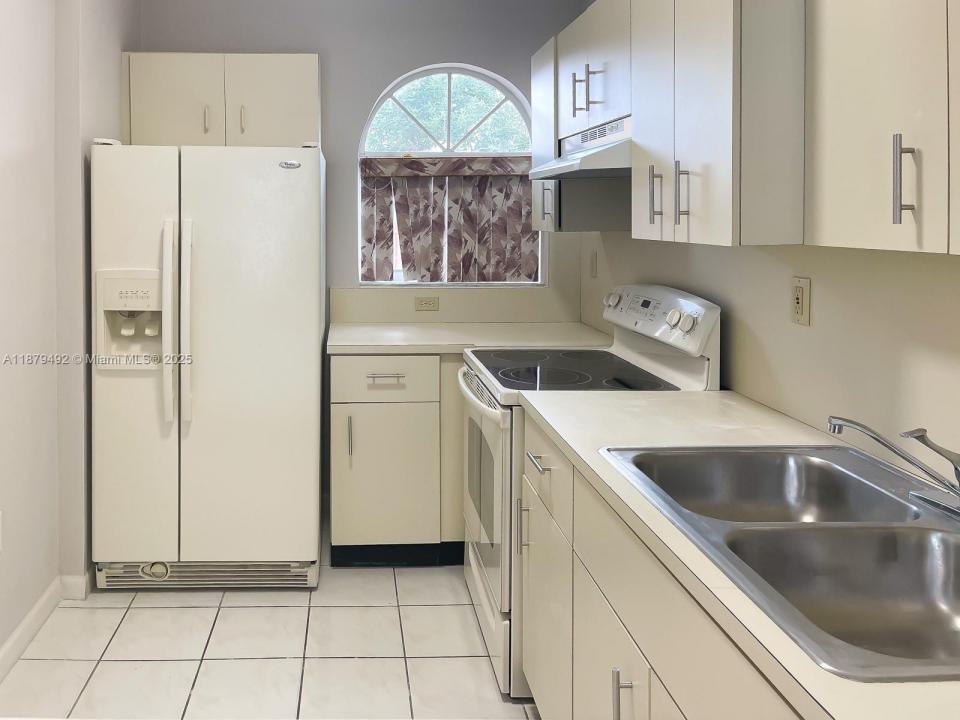 11526 NW 4th Ln 11526, Sweetwater, Floryda 33172, USA