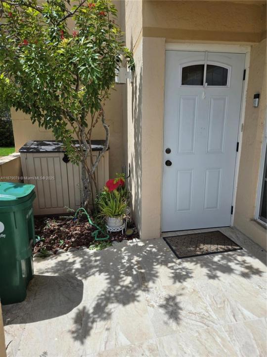 12095 SW 18th Ter 267, Miami, Floryda 33175, USA