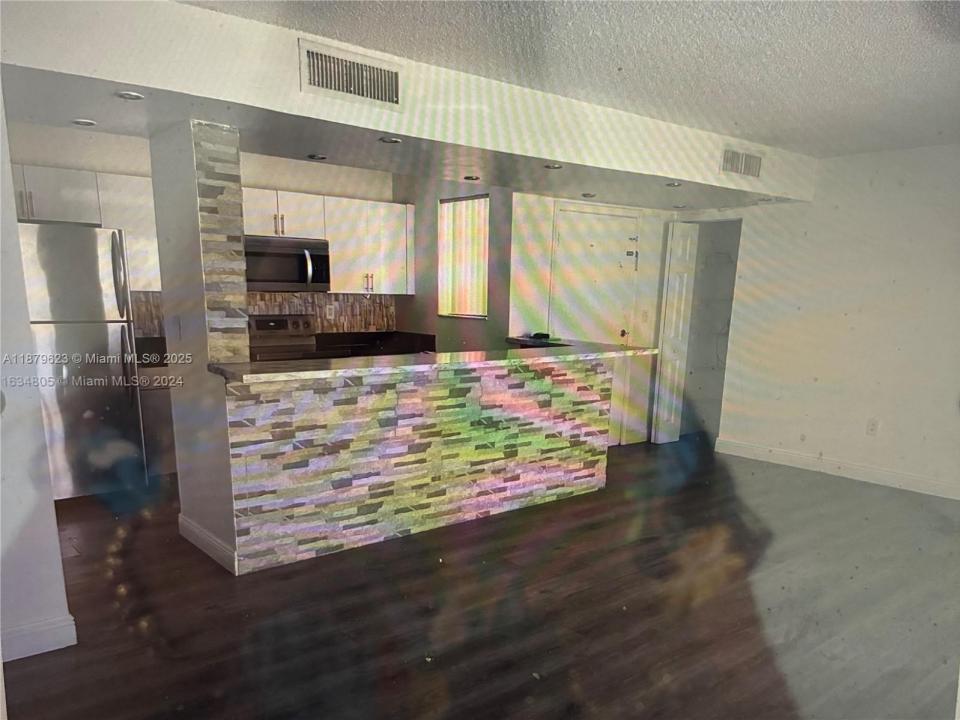 636 NW 114th Ave 102, Sweetwater, Floryda 33172, USA