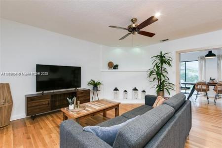 138 NE 13th Ave 2, Pompano Beach, Florida 33060, USA