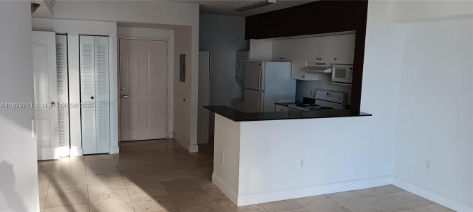 5085 NW 7th St 1212, Miami, Florida 33126, USA