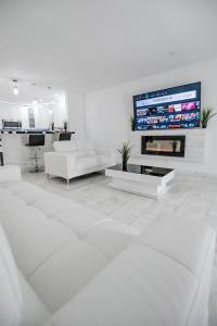 312 NE 108th St, Miami, Florida 33161, USA