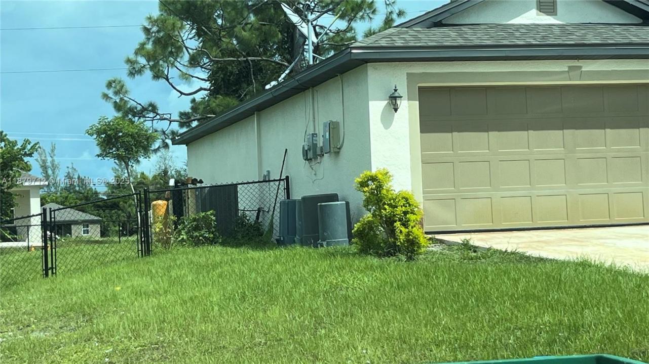 2115 NW 24 PLACE, Cape Coral, Floryda 33993, USA