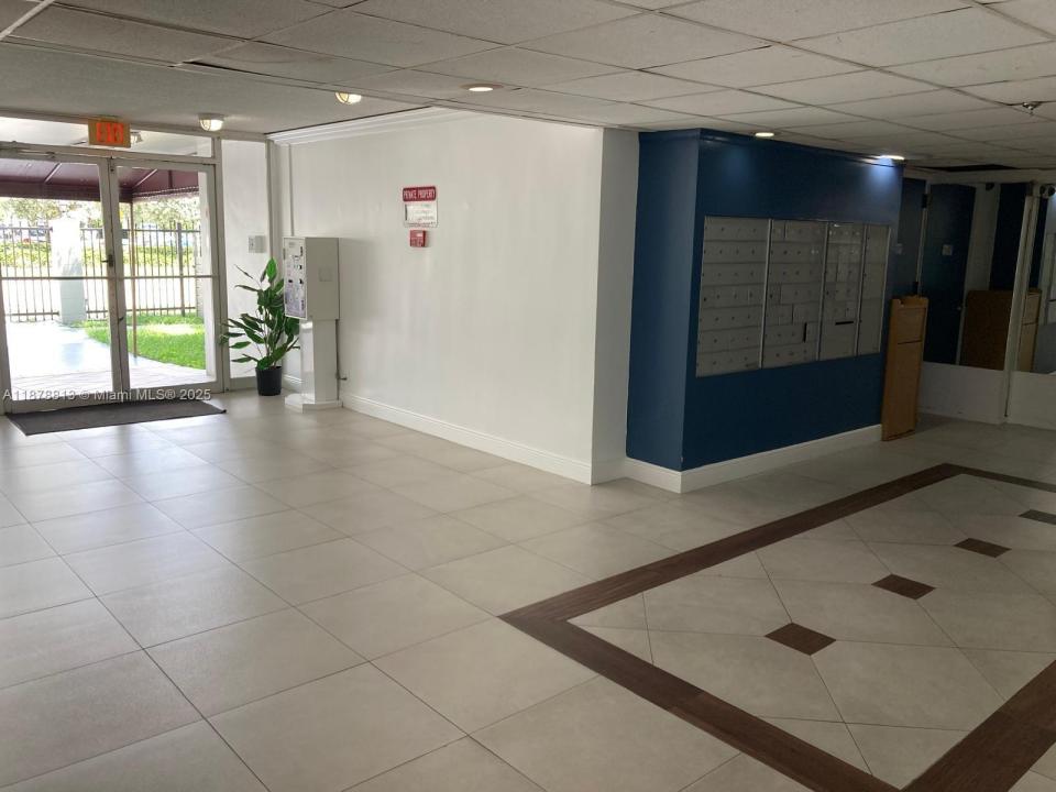 16450 NW 2nd Ave 401, Miami, Floryda 33169, USA