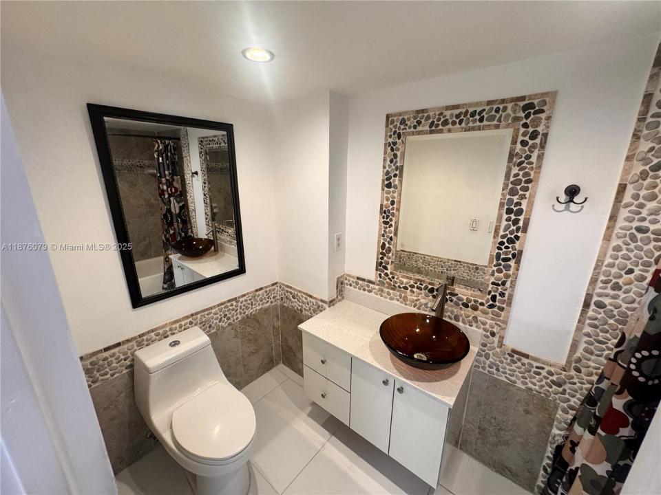 1175 NE Miami Gardens Dr 703, Miami, فلوريدا 33179, الولايات المتحدة