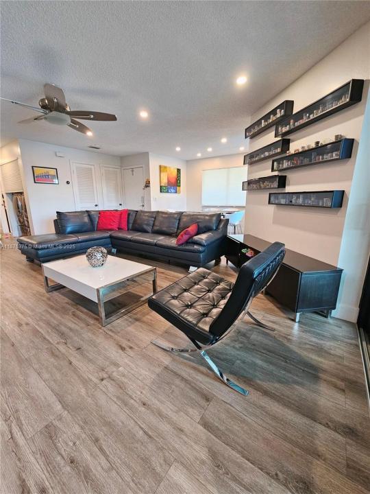 3483 Emerald Oaks Dr 1701, Hollywood, Florida 33021
