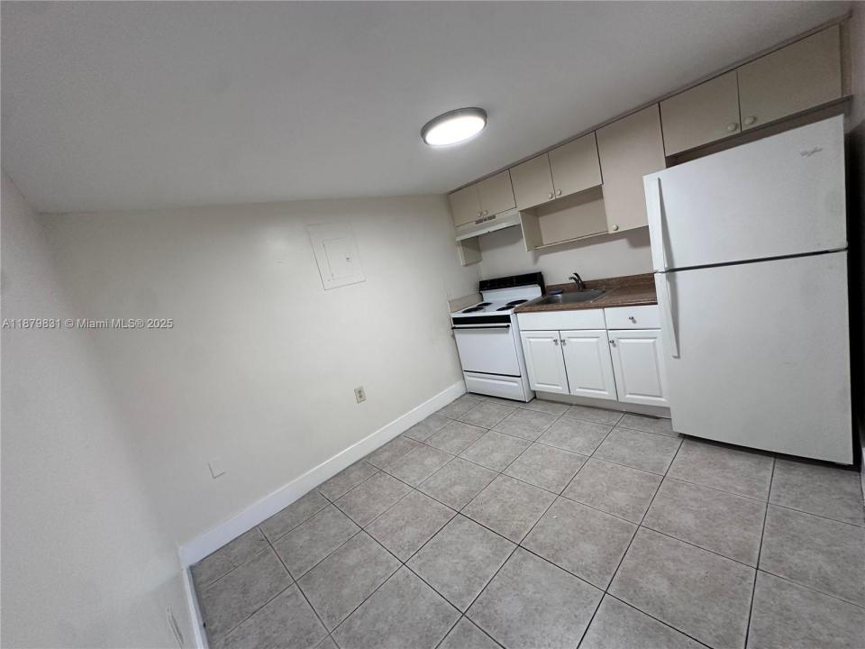 16150 NE 19th Ct 4, North Miami Beach, Флорида 33162, Соединенные Штаты