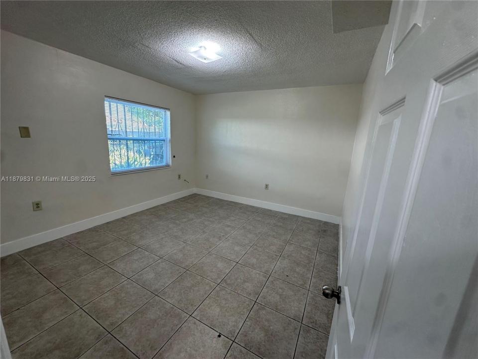 16150 NE 19th Ct 4, North Miami Beach, Флорида 33162, Соединенные Штаты