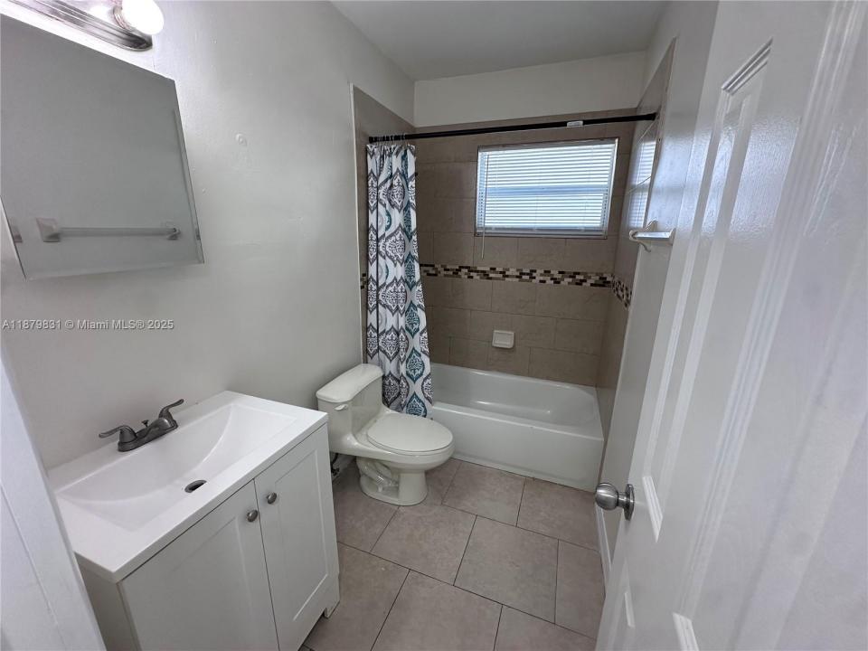 16150 NE 19th Ct 4, North Miami Beach, Флорида 33162, Соединенные Штаты