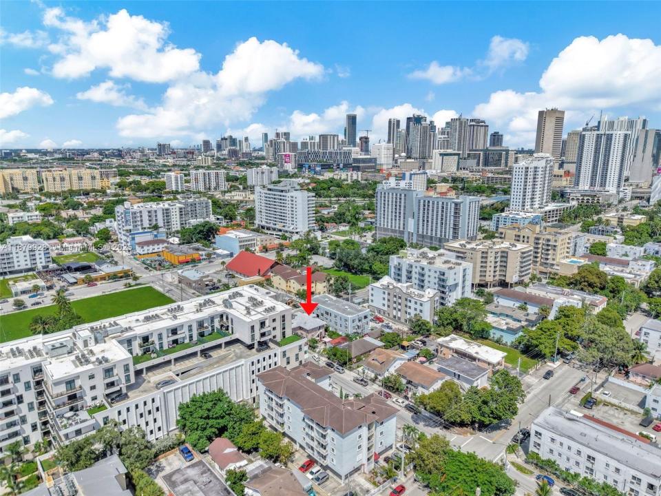 676 & 119 SW 1st St, Miami, Florida 33130