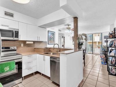 546 SW 1st St 607, Miami, Florida 33130, USA
