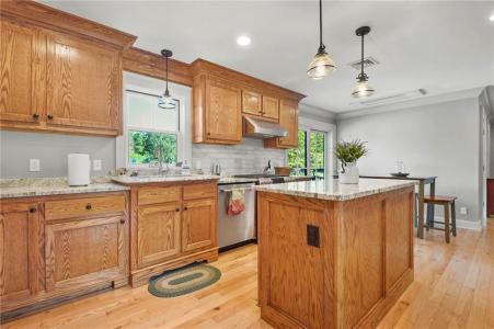 170 Saxony Avenue, Tiverton, Rhode Island 02878, USA