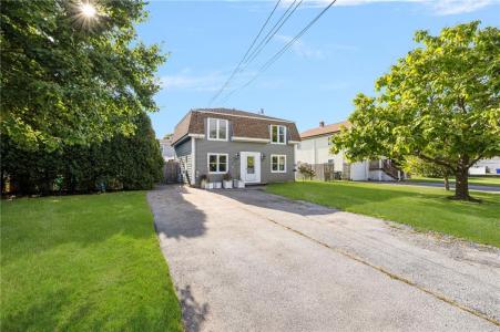 7 Belvedere Drive, Bristol, RI 02809, USA