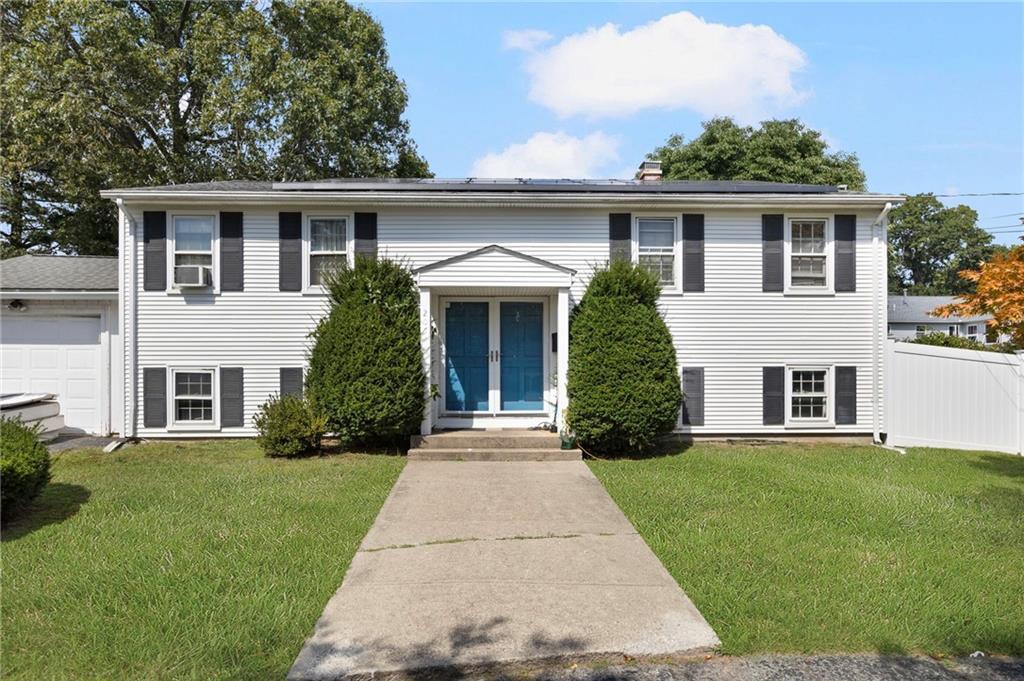 207 Stillwater Drive, Warwick, Rhode Island 02889, USA