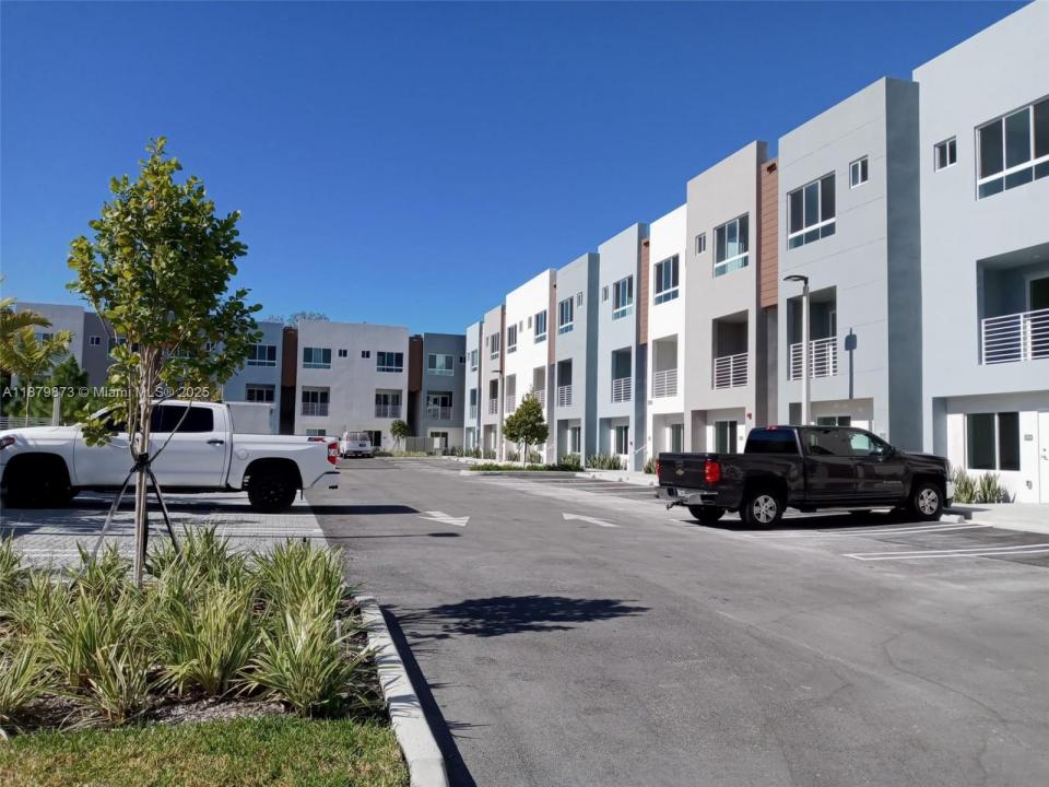 2555 NE 193rd St 2205, Miami, Flórida 33180, Estados Unidos