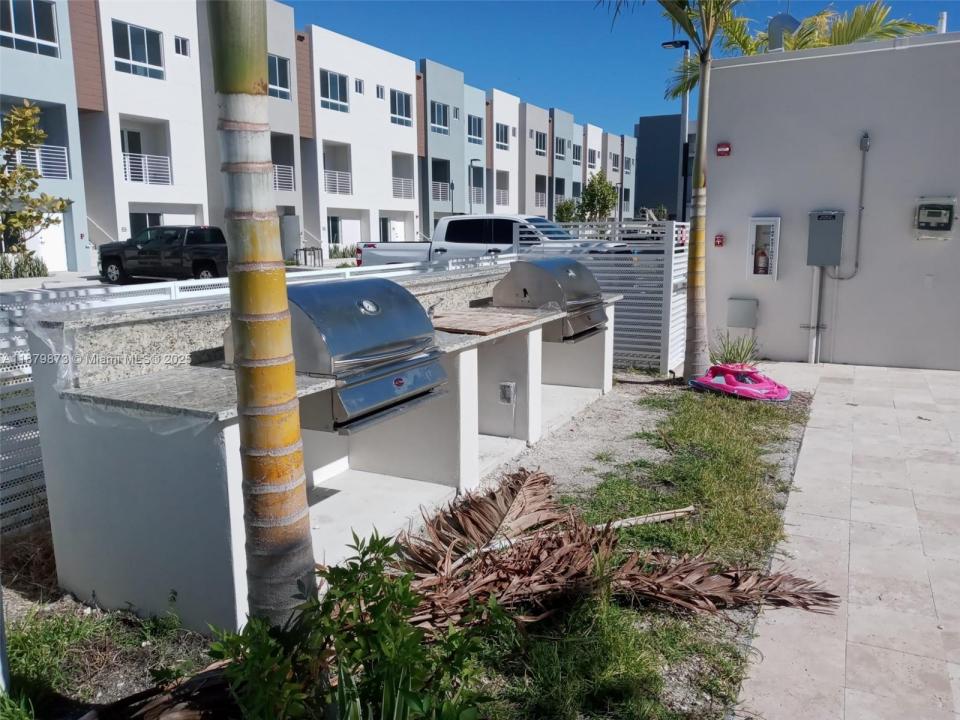 2555 NE 193rd St 2205, Miami, Flórida 33180, Estados Unidos