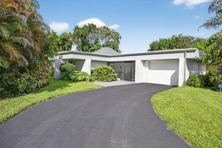 5503 Bluejack Oak Circle, Tamarac, Florida 33319