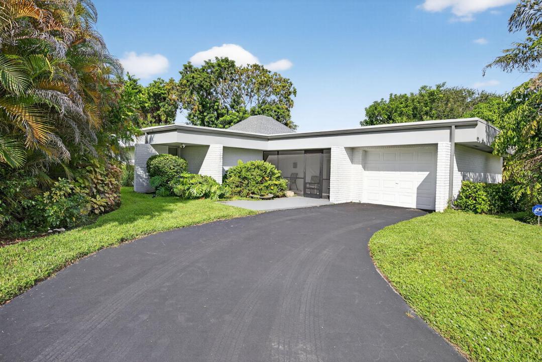 5503 Bluejack Oak Circle, Tamarac, Florida 33319