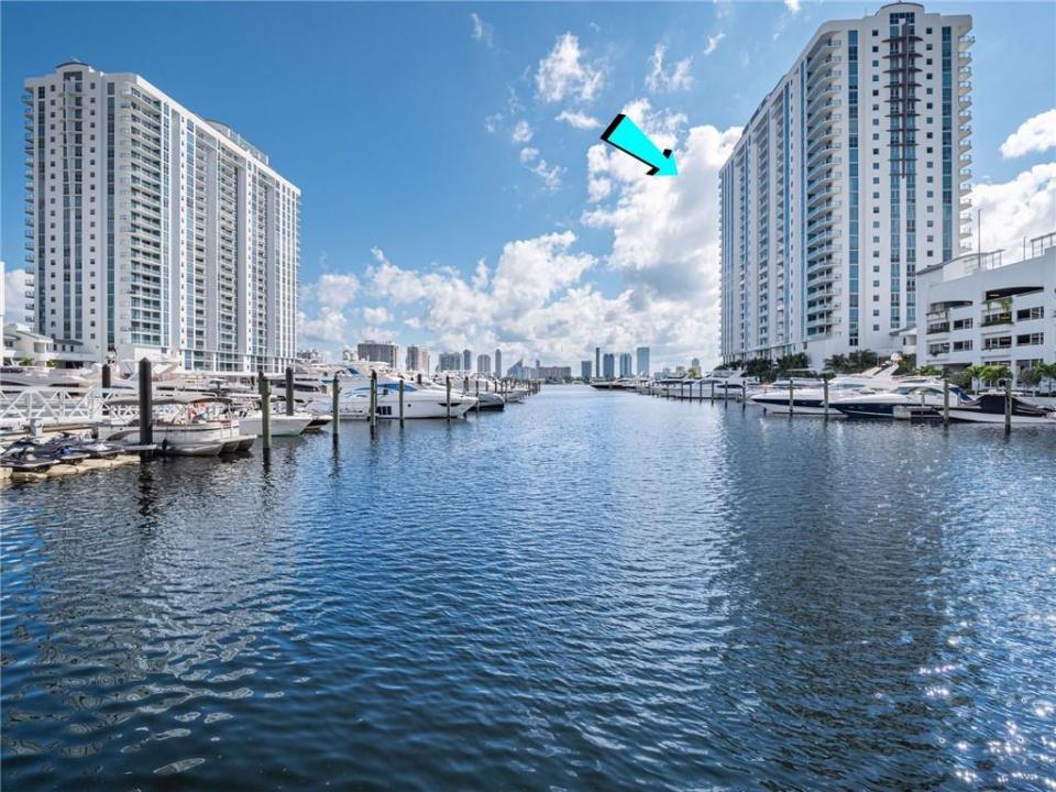 17111 Biscayne Boulevard 2105 + 1 BOAT SLIP, North Miami Beach, فلوريدا 33160, الولايات المتحدة