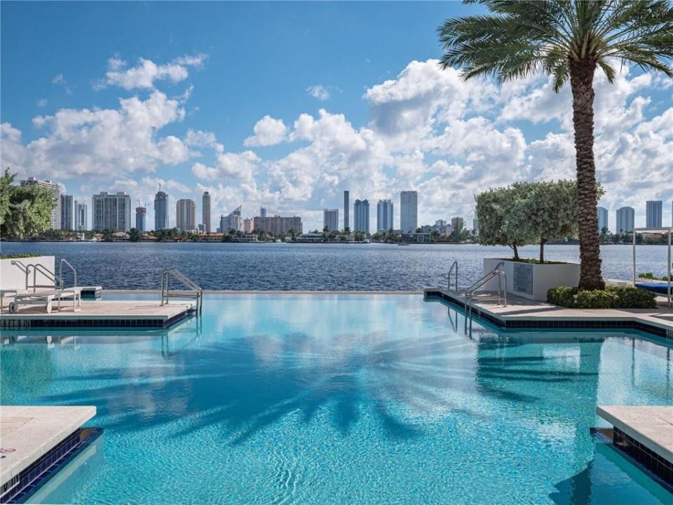 17111 Biscayne Boulevard 2105 + 1 BOAT SLIP, North Miami Beach, فلوريدا 33160, الولايات المتحدة