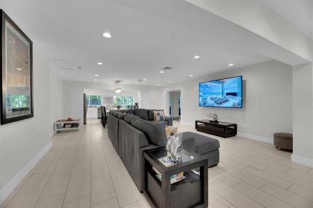 2633 NE 3rd Ave, Wilton Manors, פלורידה 33334, ארצות הברית של אמריקה 