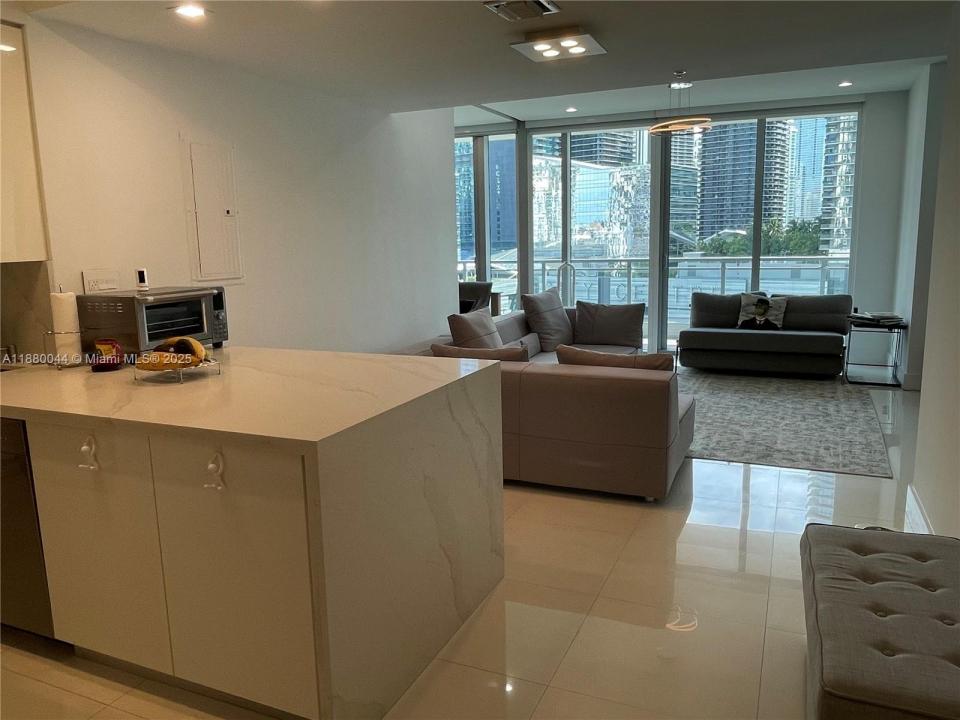 92 SW 3rd St 1602, Miami, Florida 33130, USA