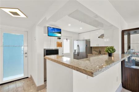 7850 Byron Ave 702, Miami Beach, Florida 33141, USA