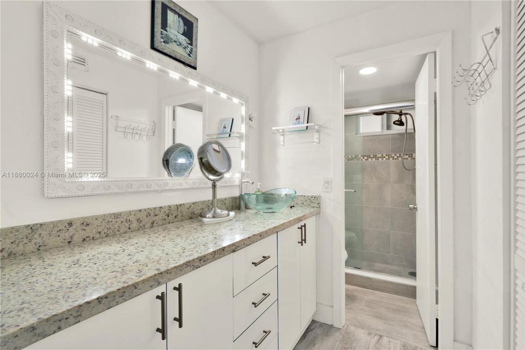 7850 Byron Ave 702, Miami Beach, 佛罗里达州 33141, 美国