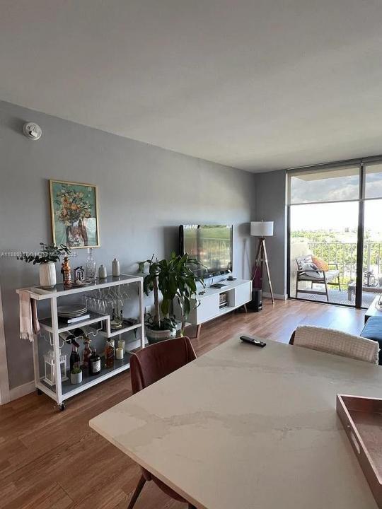 2350 NE 135th St 0, North Miami, Florida 33181, USA