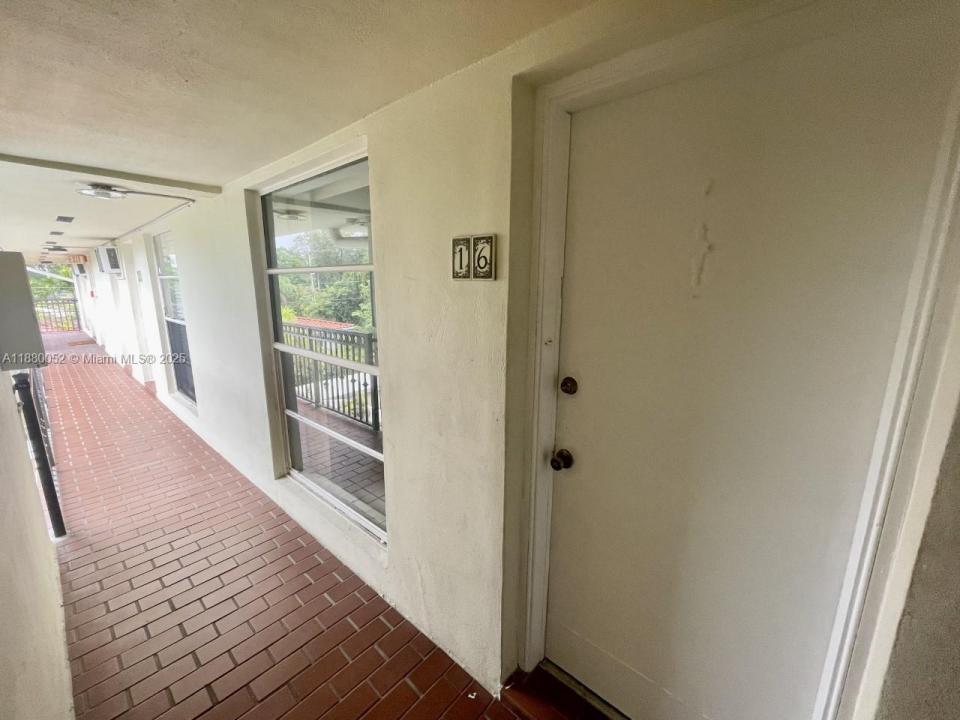 1600 S Le Jeune Rd 16, Coral Gables, Florida 33134, Stati Uniti